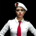 Marcela Guzmán als Commander