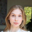 Imogen Sands als Subway Commuter