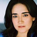 Michelle Paress als Alma Gutierrez