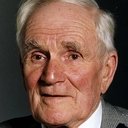 Desmond Llewelyn als Self