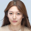 Selene Yun als Tess Kim