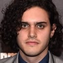 Aria Shahghasemi als Landon Kirby