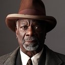 Joseph Marcell als Chief Wembe