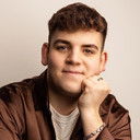 Tobie Donovan als Isaac Henderson