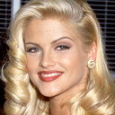 Anna Nicole Smith als Self / Ella-May (segment "The New Workout Plan")