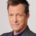 Matthew Ashford als Guy in Club