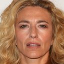 Claudia Black als Pandora