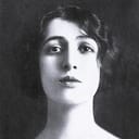 Elena Sangro als Signora Tivaldi