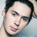 Allan Dobrescu als Arthur