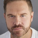 Will Hall als James