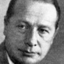 John Precht als Henrik Loeven