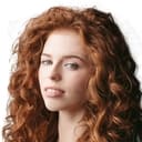 Jordan Clark als Allegra