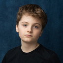 Cameron Bell als James
