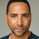 David M. Raine als Communications Officer