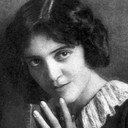 Hazel Buckham als Page