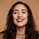 Chelsea Bryan als Communication Deputy