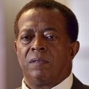 Cedric Young als Liquor Store Owner
