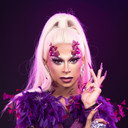 Veon Wentzel als Manila Von Teez / Host