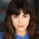 Maddisyn Carter als Julie