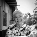 Lui Manansala als Lola Ester