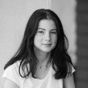 Olivia Martinelli als Mia