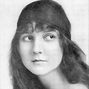 Ann Little als Velma Wright