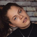 Shira Duizend als Charlie