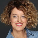 Mélida Molina als Chatty woman / Almira