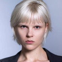 Paloma Wiegand als Mulher de Douglas