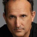 Kim Fleming als Larrabee