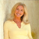 Olivia Tracey als Dept. of Operations Agnate