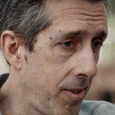 Mark Claxton als Coroner