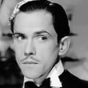 Nick Long Jr. als Basil Newcombe