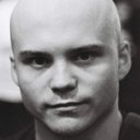 Sam Symons als Ma Yau's Memorial Video Stuntman