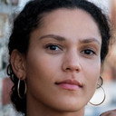 Amal Keller als Barista