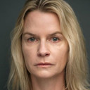 Shannan Wilson als Maureen / Martina