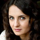 Albana Agaj als Frau Osmani