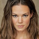 Stephanie Cleough als Mikayla