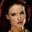 Amy Dumas als Lita (Presenter)