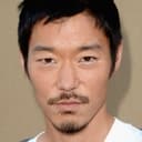 Aaron Yoo als Marcus Yeon (uncredited)