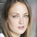 Isabel McCann als Stewardess