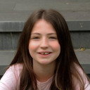 Lilli Lacher als Kim Jülich