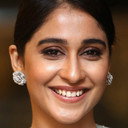 Regina Cassandra als Aarthy