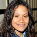 Angel Coulby als Receptionist