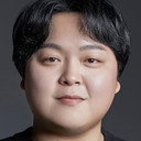 유준홍 als Social Service Personnel