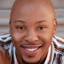 Dontae Iverson als Izzi Soldier Dancer