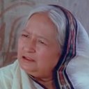 Leela Mishra als Vijay's Mother