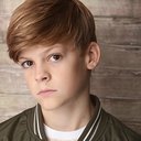 Paxton Singleton als Leon