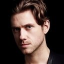 Aaron Tveit als Enjolras