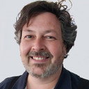 Daniel Barnett als Forensics Expert